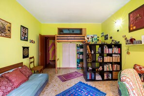1 habitación, escritorio, wifi gratis y ropa de cama 