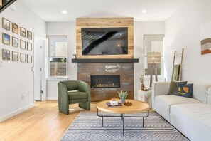 Smart TV, fireplace