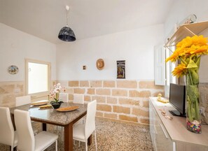 House, 2 Bedrooms, Smoking, Terrace | Dining room