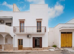 House, 2 Bedrooms, Smoking, Terrace | Exterior detail
