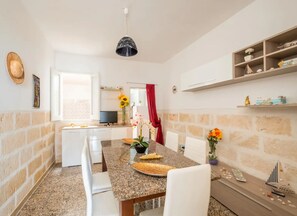 House, 2 Bedrooms, Smoking, Terrace | Dining room
