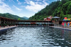 Outdoor pool - Kedu International Hot Spring Hotel (Longyan)