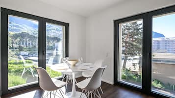 Apartment, 1 Schlafzimmer, Stadtblick | Speisen