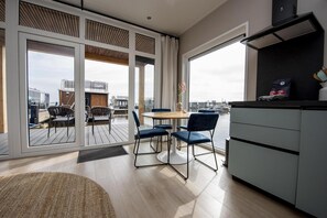 Mobile Home | Dining