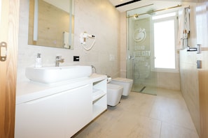 Bathroom - Hotel & Restaurant Grand White City (Berat)