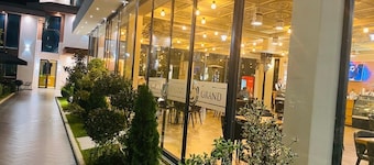 Hotel & Restaurant Grand White City