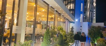 Hotel & Restaurant Grand White City
