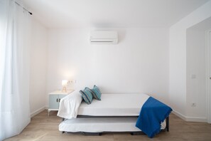 3 bedrooms, iron/ironing board - Apartment in L'escala Near Las Barcas Beach (L'Escala)