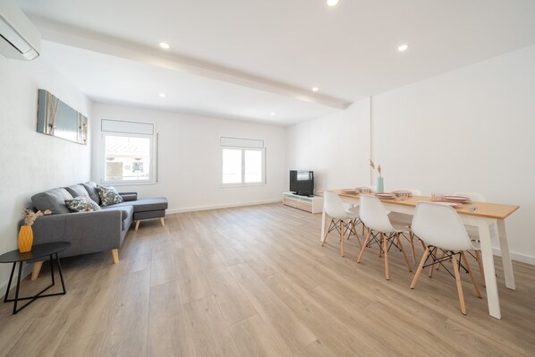 Apartment | Interior - Apartment in L'escala Near Las Barcas Beach (L'Escala)