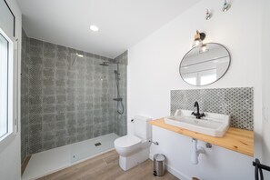 Apartment | Bathroom - Apartment in L'escala Near Las Barcas Beach (L'Escala)