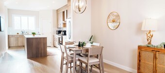 The Amber | Sleeps 6 | Close to Airport