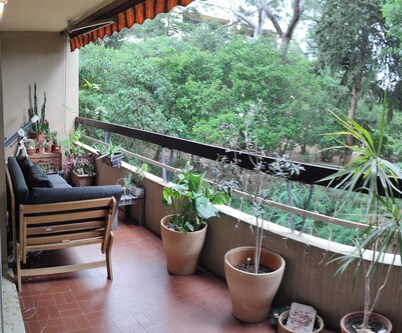 Apartment in a secure private park, a stone's throw from Cap Brun beaches