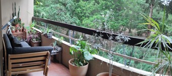 Apartment in a secure private park, a stone's throw from Cap Brun beaches