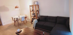 Living area - Apartment in a secure private park, a stone's throw from Cap Brun beaches (Toulon)