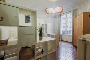 2 bedrooms, laptop workspace, iron/ironing board, bed sheets
