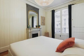 Apartment | 2 bedrooms, laptop workspace, iron/ironing board, bed sheets - Charming Apartment With Balcony -2br-4p- Madeleine (Paris)
