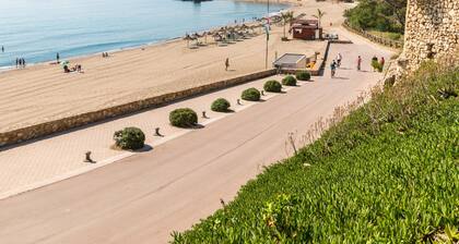 Bungalow in L'escala Near Cala Montgo Beach