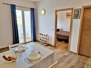 Comfort appartement, uitzicht op de stad | Dineerruimte