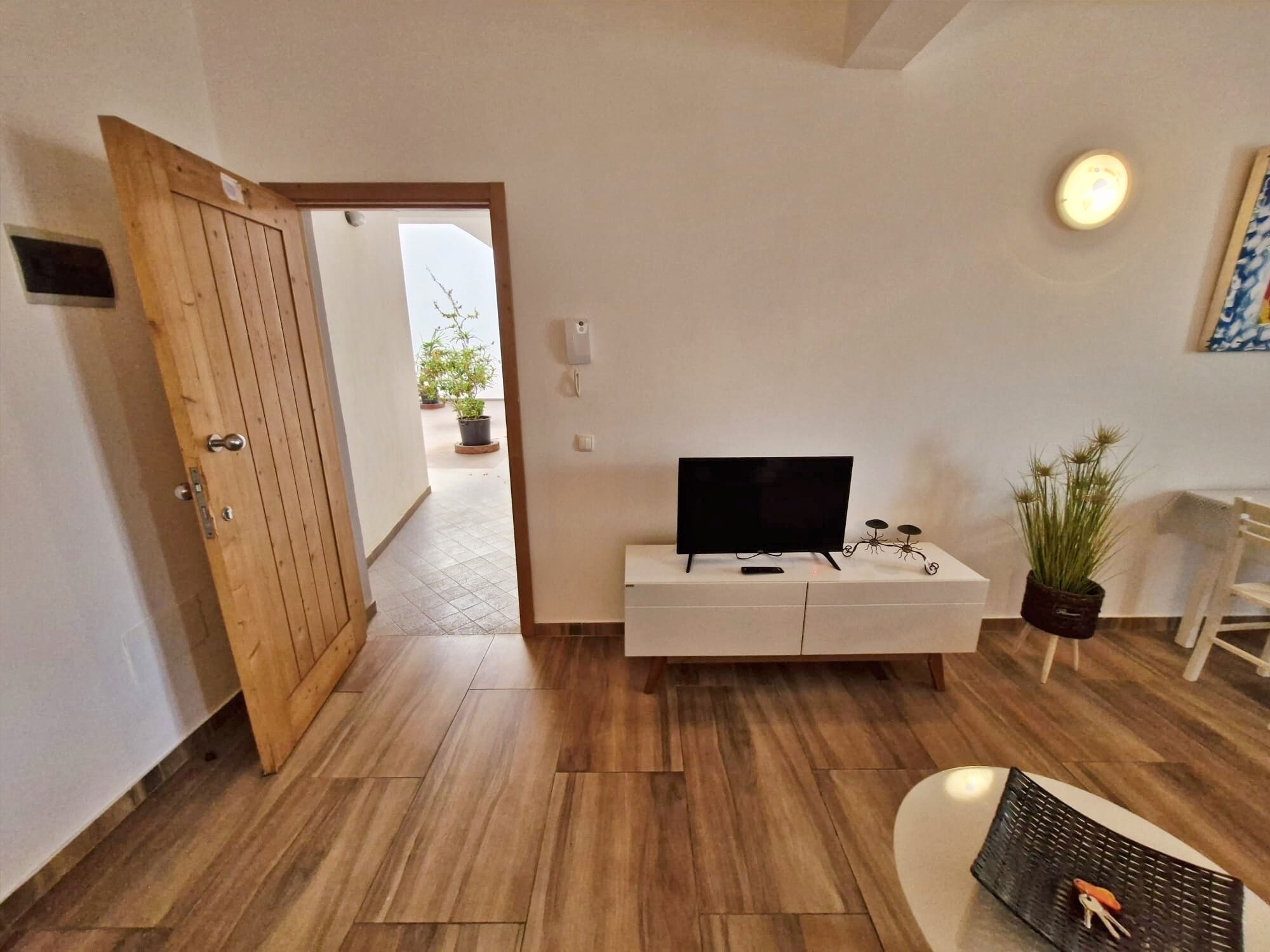 Comfort Apartment, City View | Living area | 80-cm flat-screen TV with cable channels
