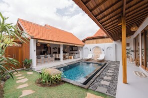 Hồ bơi ngoài trời 