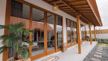 Villa clásica, 3 habitaciones, piscina privada | Balcón