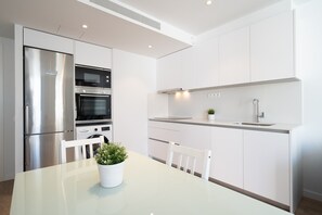 Apartment | Private kitchen - Apartment in L'escala Near Sandy Beaches (L'Escala)