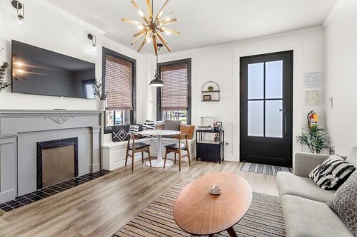 Old Spanish House Carter Jack Suite B. Sophisticated Retreat, Beach, Fire Pit, Downtown, Golf Cart