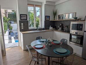 Private kitchen - La Piscine - Villa Valmy - Hypercentre - Railway station (Montluçon)