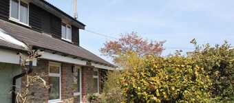 Peaceful Cottage in Sound Healing Retreat