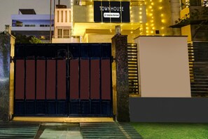 Reception - Townhouse Oak Sector 25 Gurgaon (Gurugram)