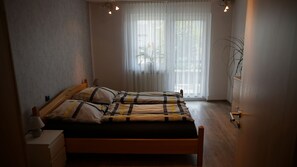 1 Schlafzimmer, Reisekinderbett, kostenloses WLAN, Bettwäsche