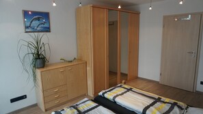 1 chambre, lit parapluie, Wi-Fi gratuit, draps fournis