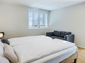 1 bedroom, travel crib, free WiFi