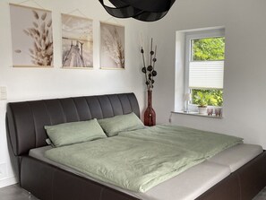 House | 1 bedroom, individually furnished, bed sheets - Ferienhuus Insa Comfortable Holiday Residence (Aurich)