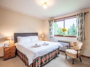 3 bedrooms, iron/ironing board, free WiFi