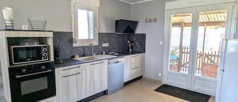 Fridge, dishwasher