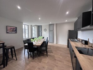 Fridge, microwave, oven, dishwasher - Authentic Charm in Theneuille, All Inclusive (Theneuille)