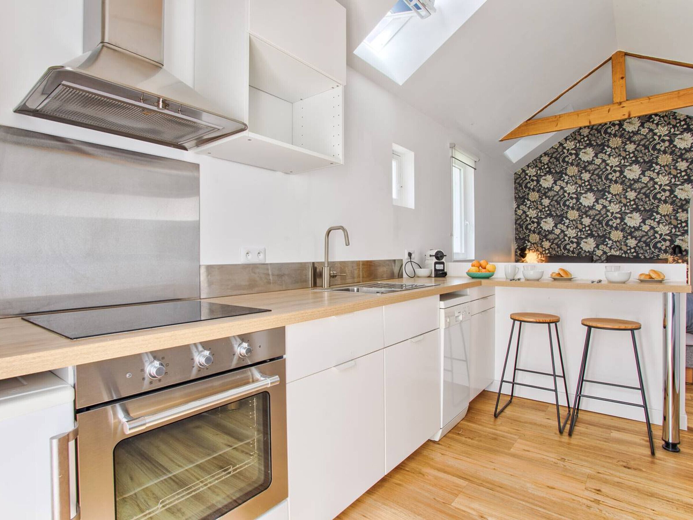 Mikrobølgeovn, kaffetrakter/tekoker og brødrister