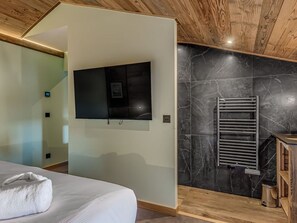 7 bedrooms, free WiFi - Luxury 5-star chalet, 7 suites, 14 guests, hotel services (Plagne Villages)