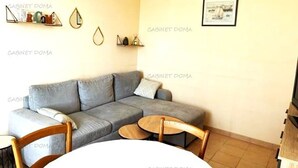 TV - Cozy house in Ruoms with terrace and pets allowed (Ruoms)