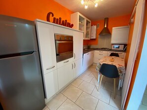 Fridge, microwave, dishwasher - 45m² Apartment with AC and WiFi in Balaruc-les-Bains (Balaruc-les-Bains)
