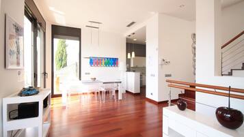 Villa | Dining