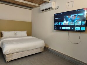 Bureau, espace de travail pour ordinateur portable, Wi-Fi gratuit