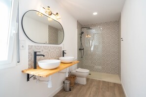 Apartment | Bathroom - Apartment in L'escala Near Las Barcas Beach (L'Escala)