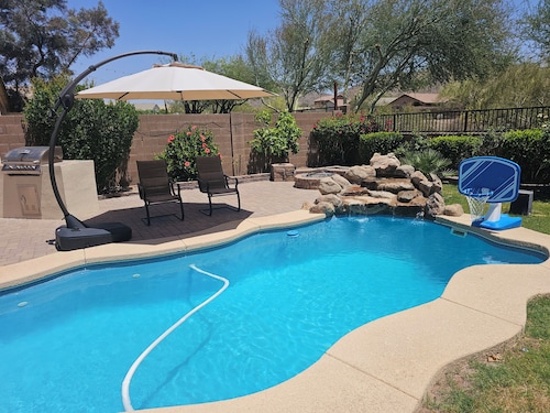 Full family friendly house w/ private pool and pizza oven!