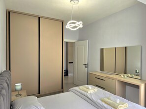 1 habitación, tabla de planchar con plancha, wifi gratis y ropa de cama