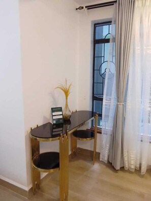 2 bedrooms, desk, laptop workspace, free WiFi