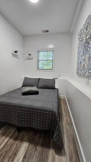 2 bedrooms, desk, iron/ironing board, travel crib