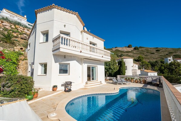 Pool - Villa in L'escala With Private Pool & Garden (L'Escala)