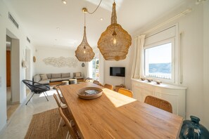 Villa | Dining
